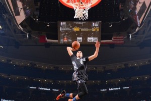 九游娱乐app下载-爱德华兹狂飙37分，爵士为何场上集体失联？，爱德华兹打球